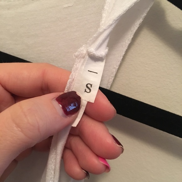 WHITE ROSE PATCHED TOP - Picture 4 of 4